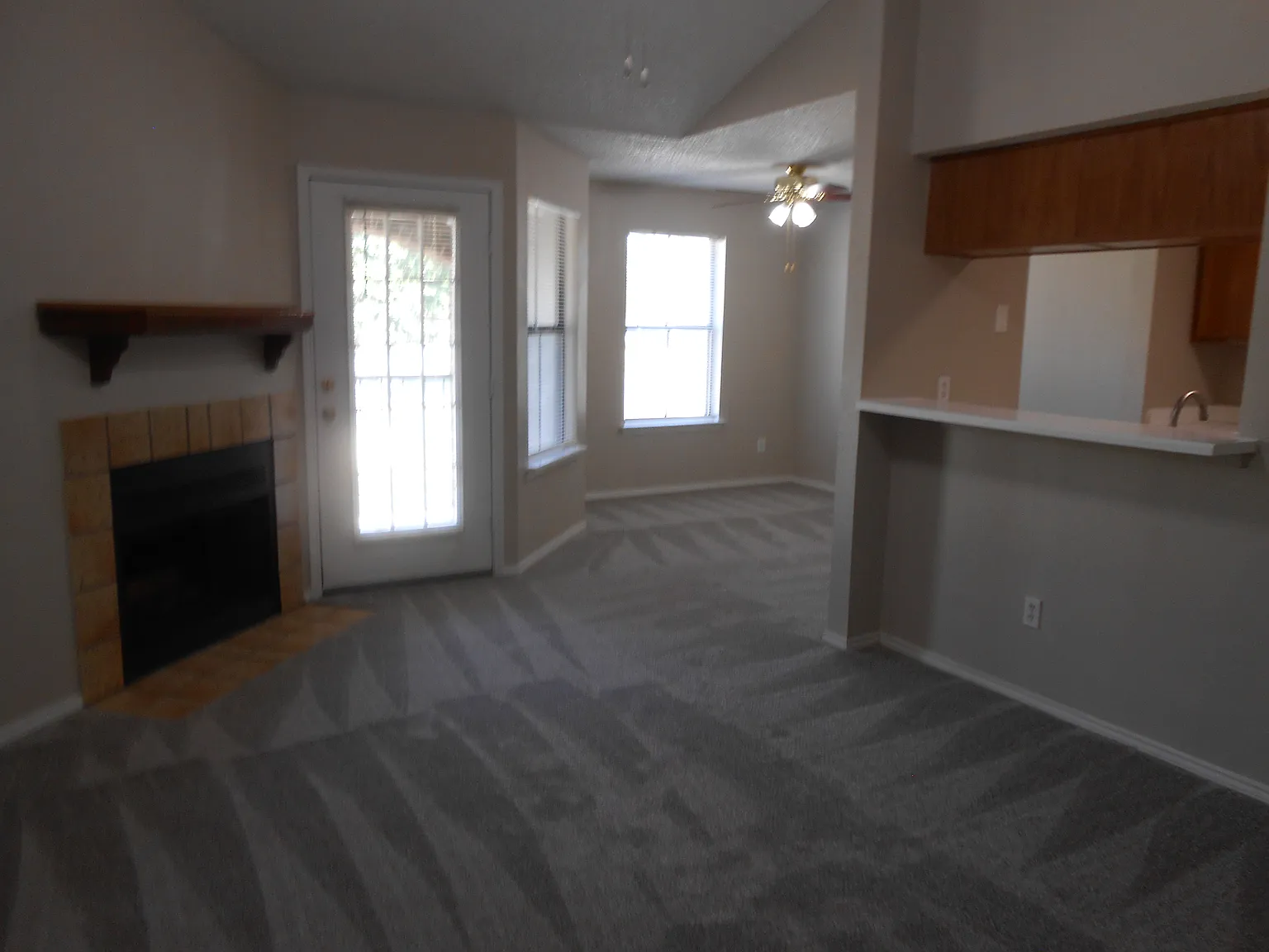 Hulen Heights Apartments — Photo 3