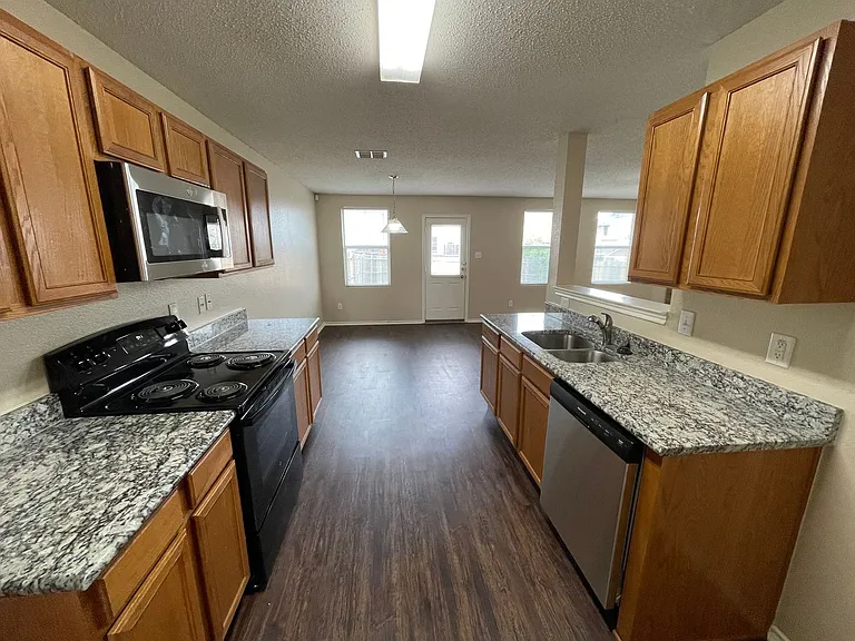 2912 Crimson Clover Dr — Photo 15