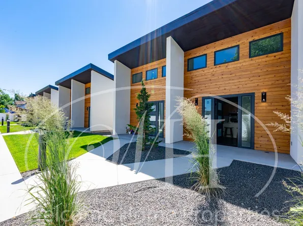 The Sparrows, 159 SE Sparrows Pl #8, College Place, WA 99324