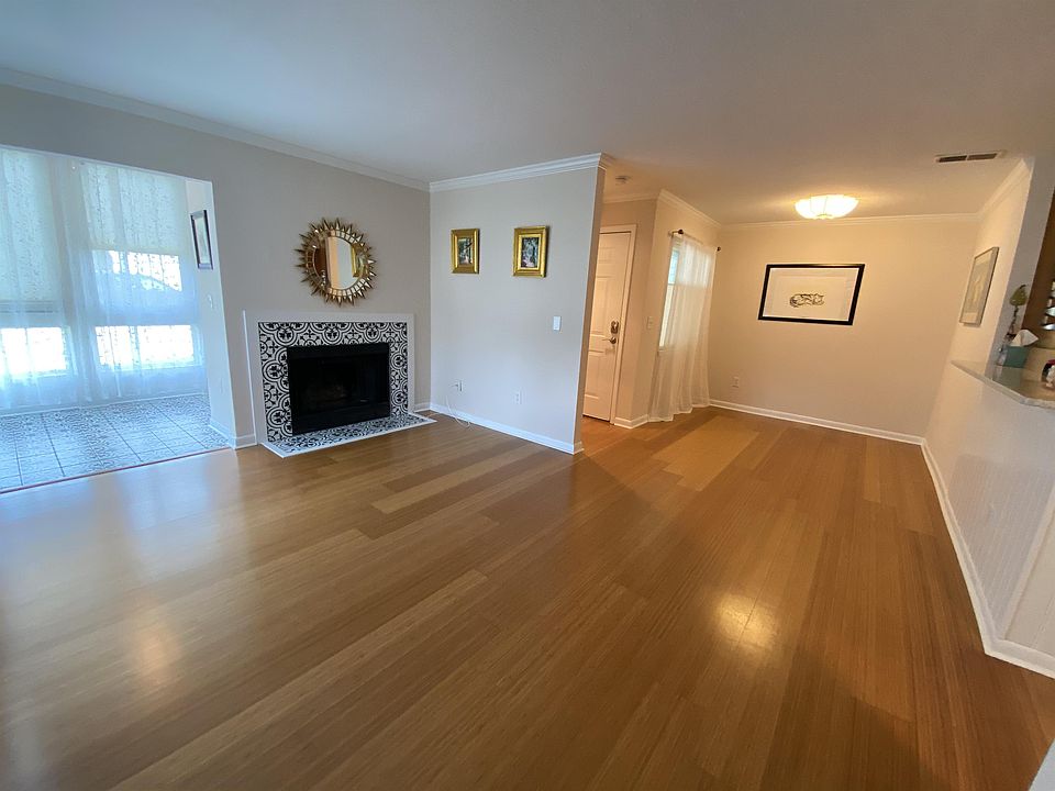 1st image of 275 Alexandra Dr Unit 1-14