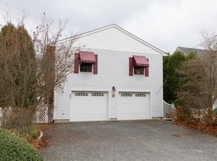 77 Briarwood Ave, Middletown, RI 02842