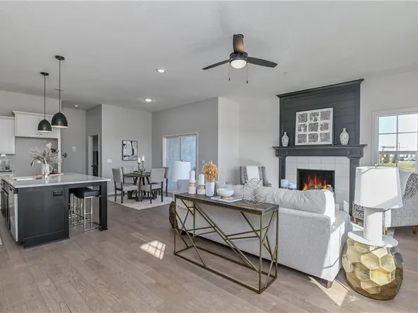 105 S Diane Dr, Olathe, KS 66061