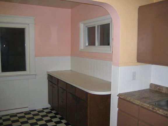 3rd image of 1125 Palmer Cir NE