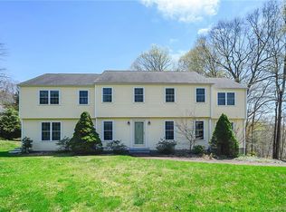 35 Bridle Path Ln, Madison, CT 06443