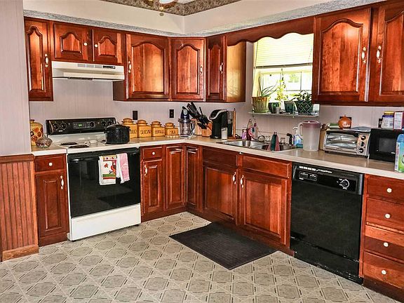3rd image of 601 Thomas Cir