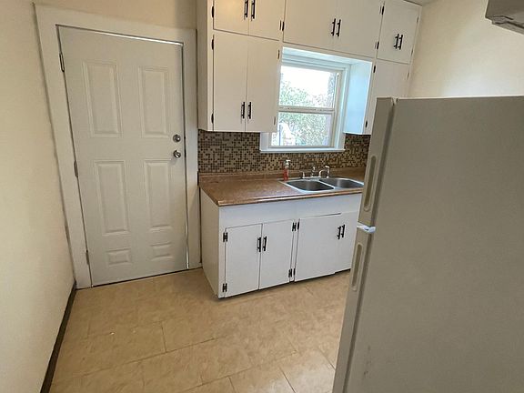 4th image of 3628 Hamilton Ave