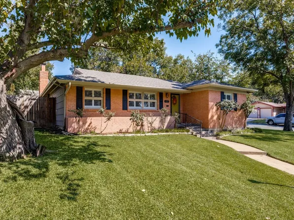 4925 Stadium Dr, Fort Worth, TX 76133