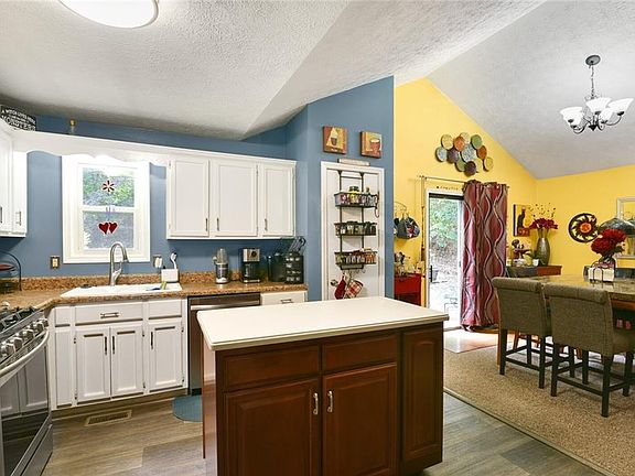 5th image of 231 Apple Branch Dr