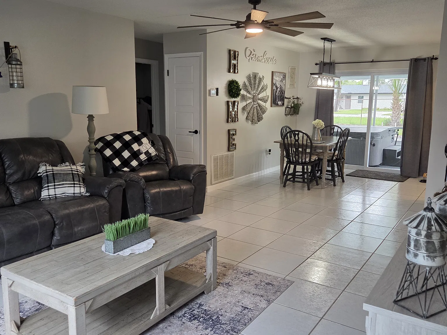 5224 N Woodcrest Dr — Photo 2