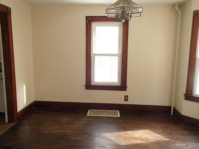 2nd image of 15 Lincoln Ave