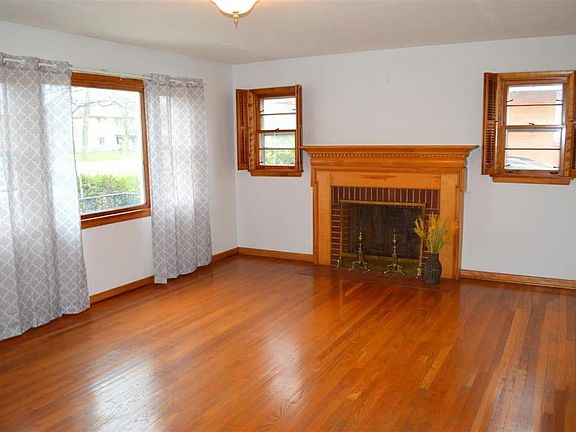 3rd image of 3122 E Jefferson Blvd