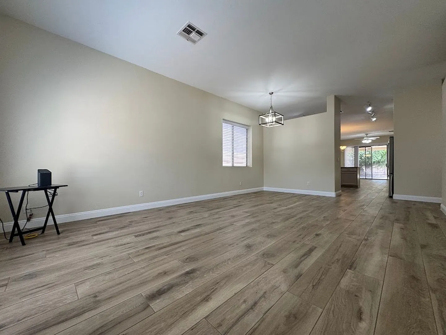 Bright & Spacious 3-Bedroom Phoenix Home Modern Finishes & No Carpet! — Photo 4