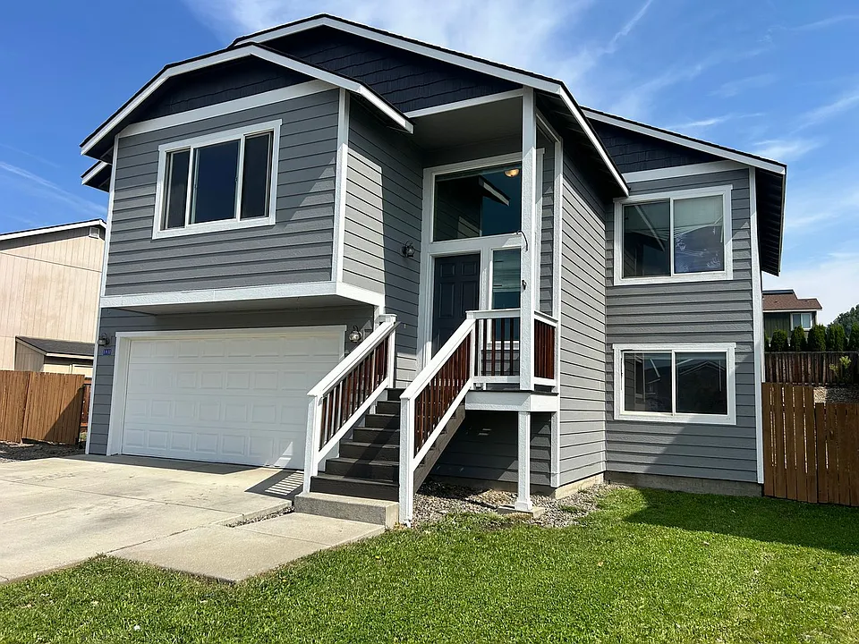 1911 W Peakview Dr
