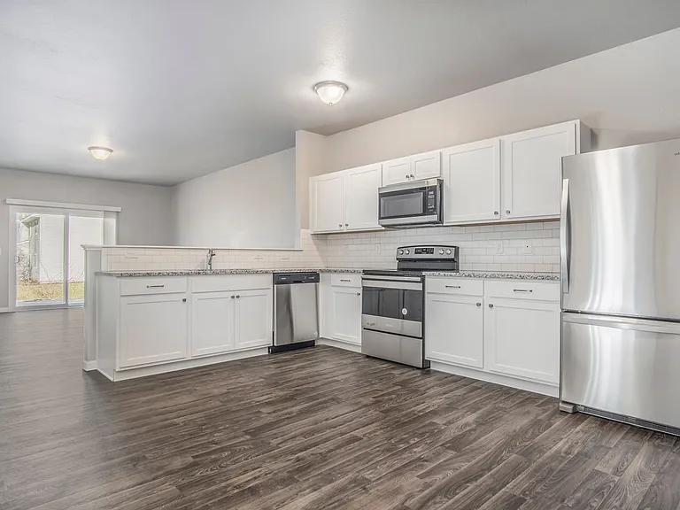 611 W Marion St #8 — Photo 4