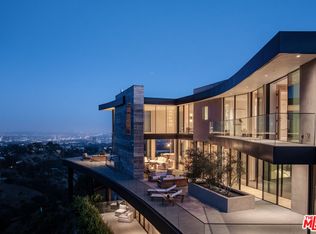 1504 N Kenter Ave, Los Angeles, CA 90049