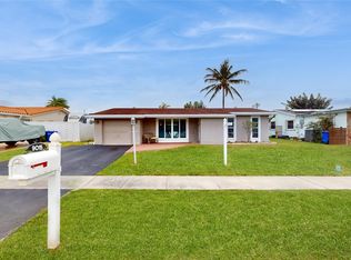 9015 NW 10th St, Pembroke Pines, FL 33024