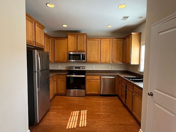 3rd image of 202 Willet Dr