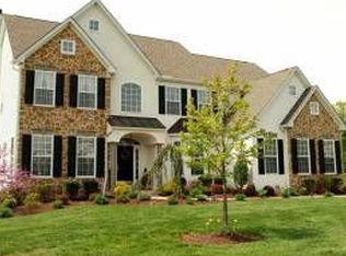 17 Overlook Cir, Phoenixville, PA 19460