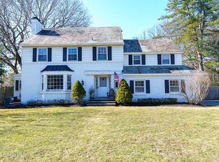 5 Parkway Dr, Slingerlands, NY 12159