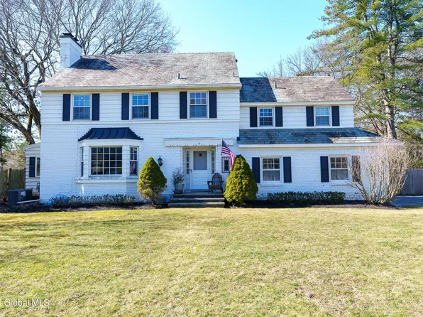 5 Parkway Drive, Slingerlands, NY 12159