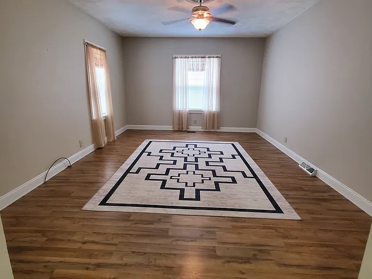 302 Oakland Ave — Photo 3