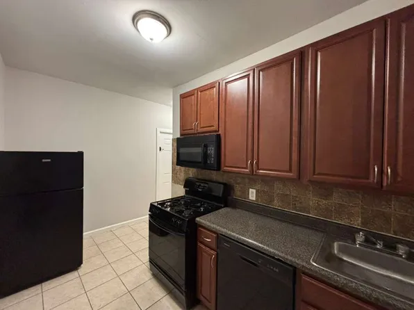 65 Stuyvesant Avenue image 1 of 9