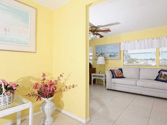 2nd image of 1202 Barefoot Cir