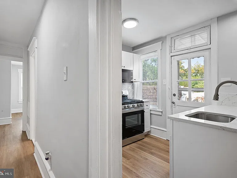 221B Kings Hwy E #3 — Photo 8