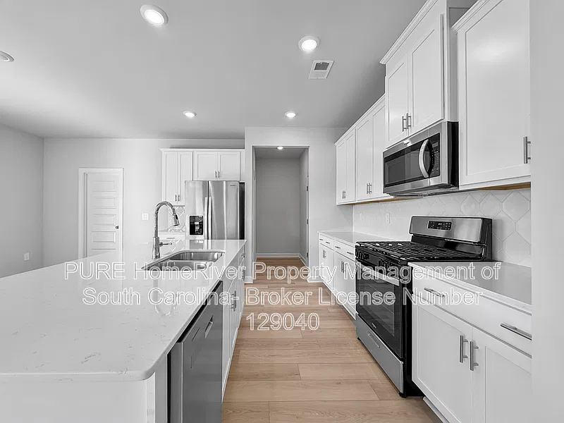 4 bed, 2.5 bath, 2345 sqft, $2,150 — Photo 4