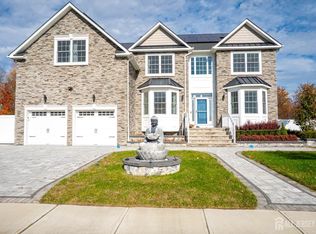 2 Hitching Post Pl, Monroe Township, NJ 08831