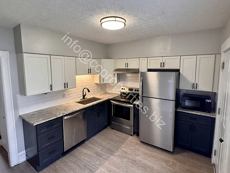 904 Oakwood Ave — Photo 1