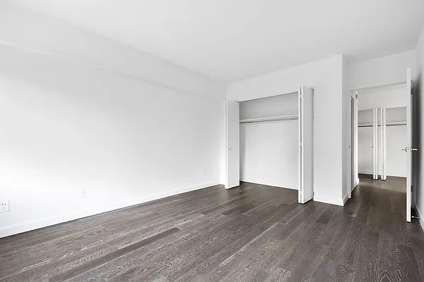 Rented by Greystar | media 9