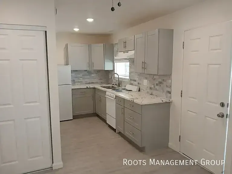 10540 E Apache Trl #414 — Photo 9