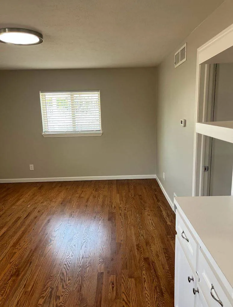 1 bed, 1.0 bath, 750 sqft, $1,000 — Photo 2