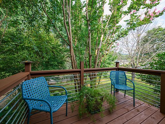 Front Porch/Entrance