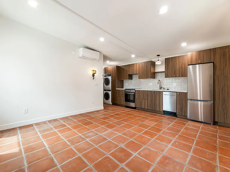 533 E Windsor Rd #A — Photo 4
