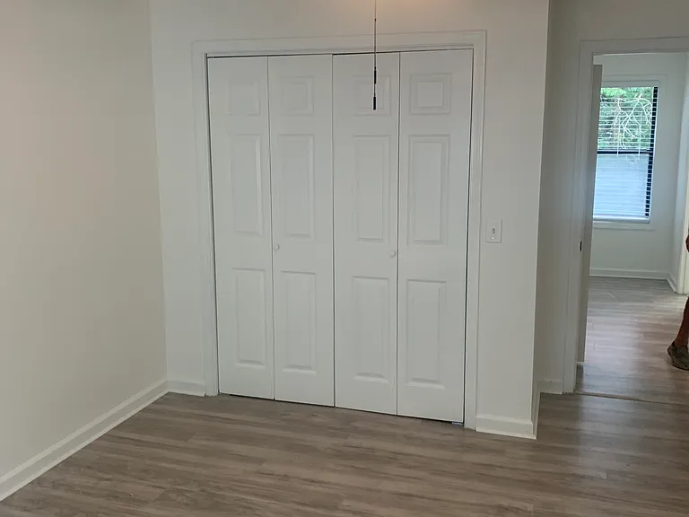 Riverside Dr — Photo 10