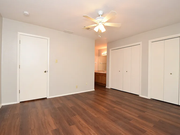 10811 Lanshire Dr — Photo 19
