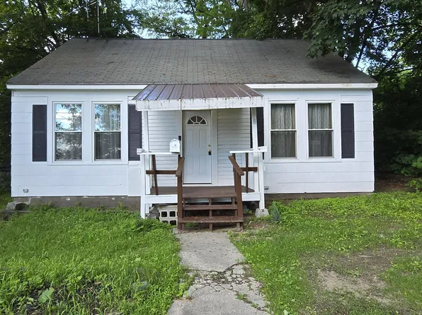 8 Millett Street, Livermore Falls, ME 04254