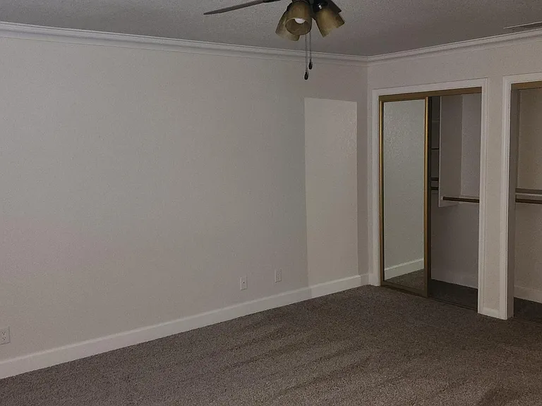 2090 N Berkeley Ave — Photo 11