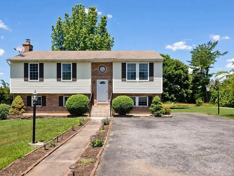 9978 Old Annapolis Rd — Photo 1