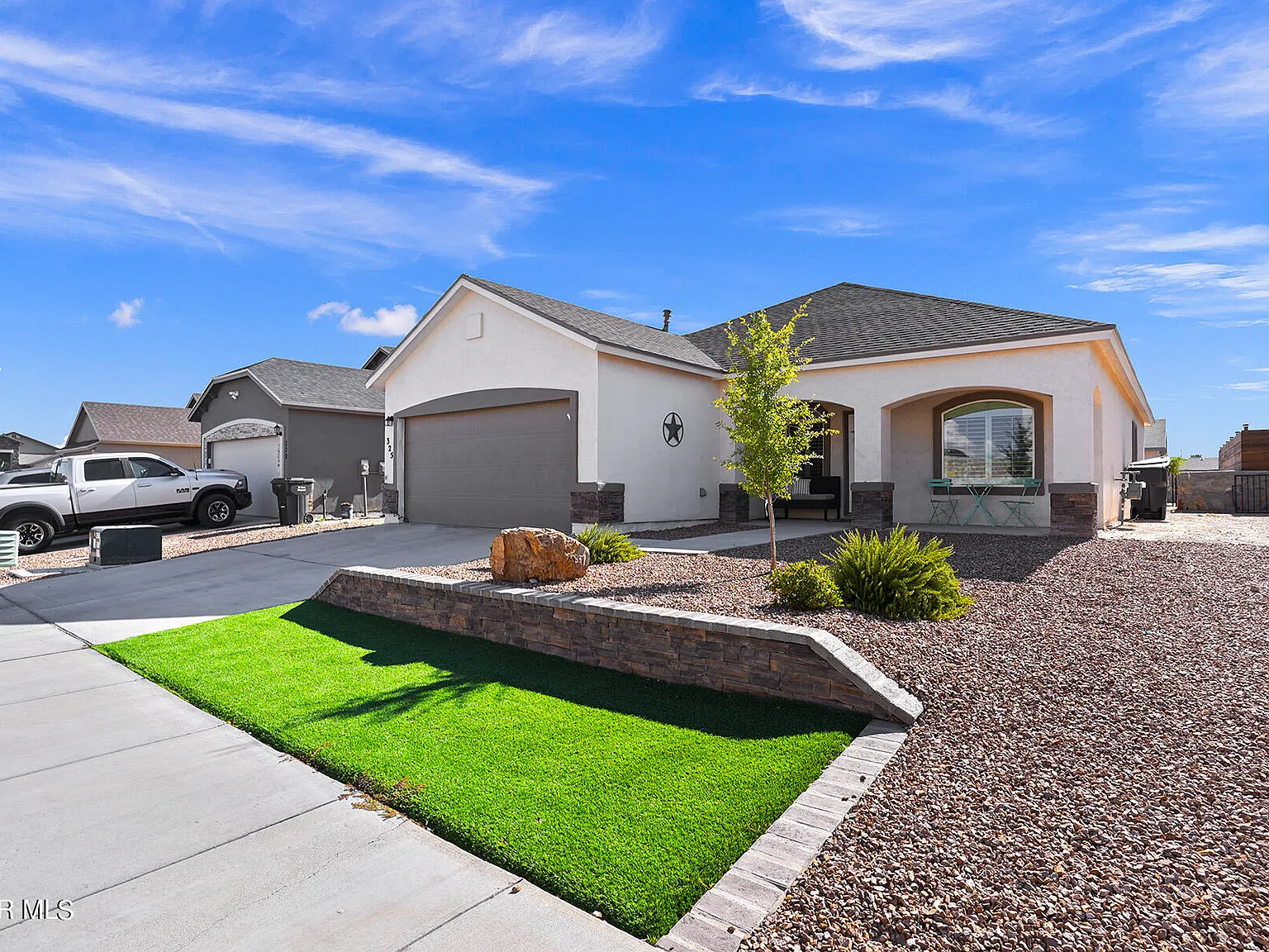 4 bed, 2.0 bath, 1895 sqft, $2,000 — Photo 2