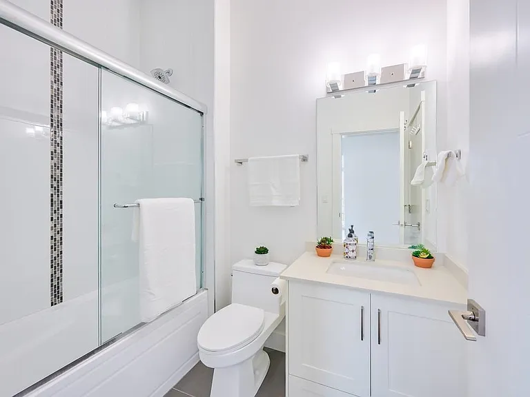 22577 Royal Cres #503 — Photo 6