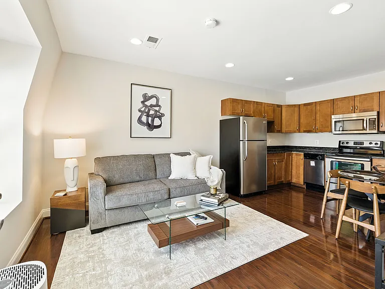 2033 P St NW — Photo 3