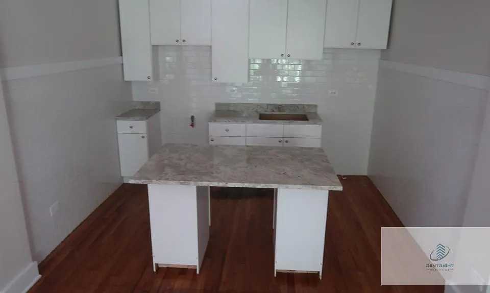 4300 N Pulaski Rd #4310-B6