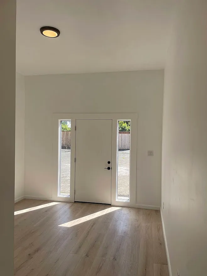 3 bed, 1125 sqft, $3,850 — Photo 3