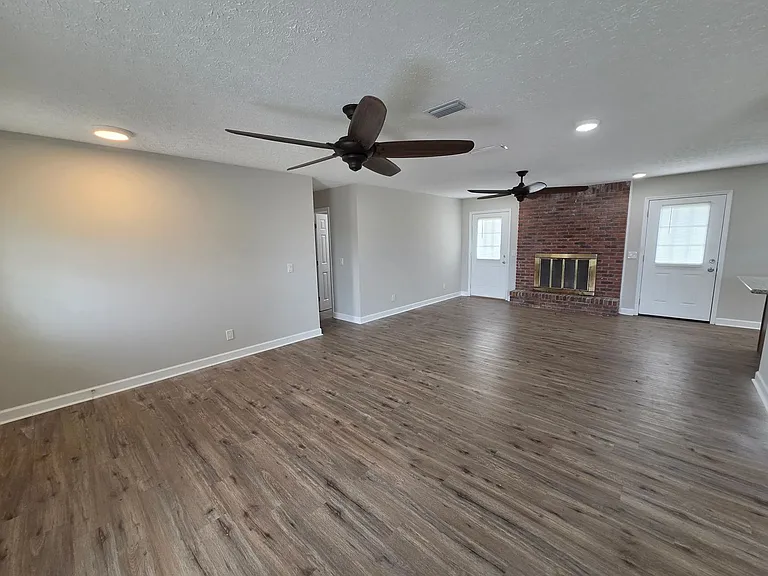 211 Sukoshi Dr — Photo 8