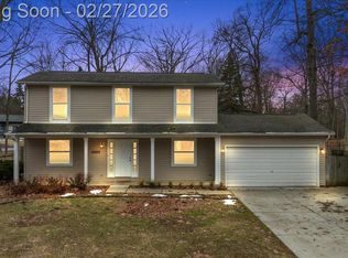 6885 Aeroview St, West Bloomfield, MI