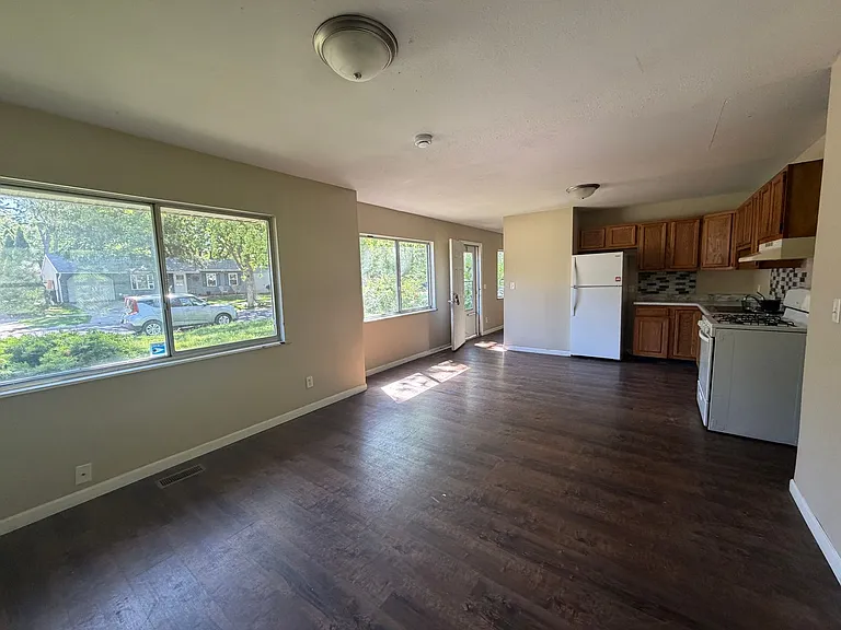 1109 Austin Dr — Photo 4