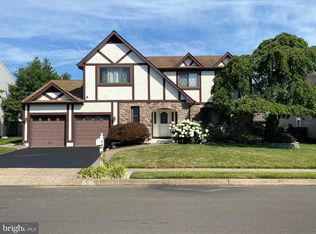 9 Hedgerow Dr, Fairless Hills, PA 19030